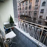 Διαμέρισμα Downtown With Balcony & Optional Garage & Restaurant In The Building Βουδαπέστη
