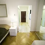 Downtown With Balcony & Optional Garage & Restaurant In The Building Διαμέρισμα *