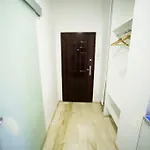 Διαμέρισμα Downtown With Balcony & Optional Garage & Restaurant In The Building *