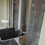 Διαμέρισμα Downtown With Balcony & Optional Garage & Restaurant In The Building