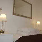 Downtown With Balcony & Optional Garage & Restaurant In The Building Βουδαπέστη