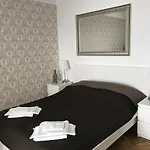 Downtown With Balcony & Optional Garage & Restaurant In The Building Διαμέρισμα *