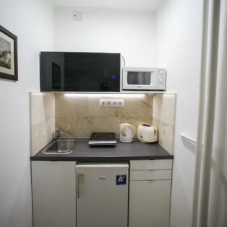 Apartment Downtown With Balcony & Optional Garage & Restaurant In The Building