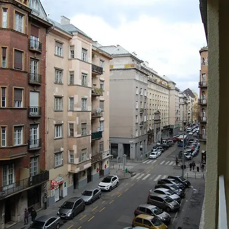Downtown With Balcony & Optional Garage & Restaurant In The Building Apartment Budapest