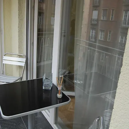 Apartment Downtown With Balcony & Optional Garage & Restaurant In The Building