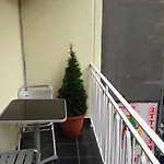 Apartmán Downtown With Balcony & Optional Garage & Restaurant In The Building *
