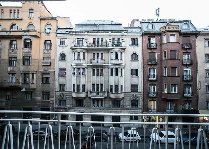 Downtown With Balcony & Optional Garage & Restaurant In The Building Apartament