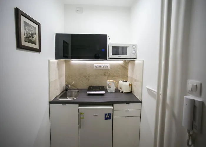 Apartment Downtown With Balcony & Optional Garage & Restaurant In The Building