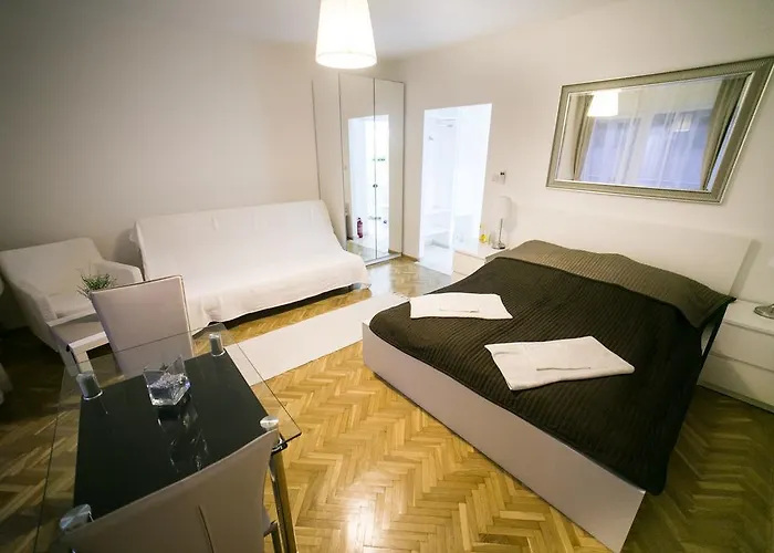 Downtown With Balcony & Optional Garage & Restaurant In The Building Budapesta