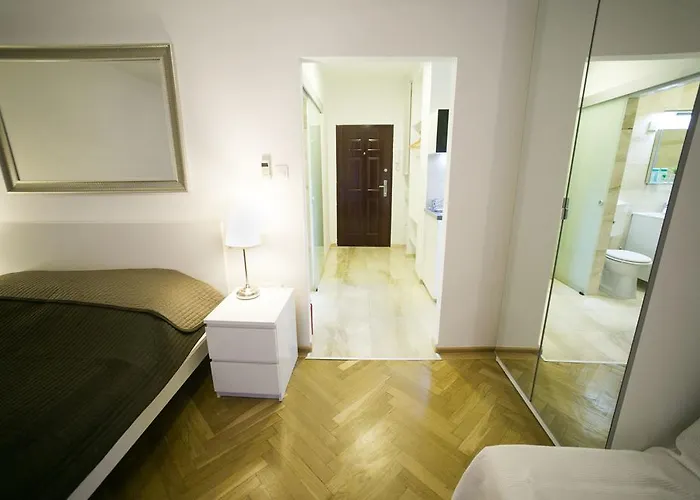 Downtown With Balcony & Optional Garage & Restaurant In The Building Apartament *