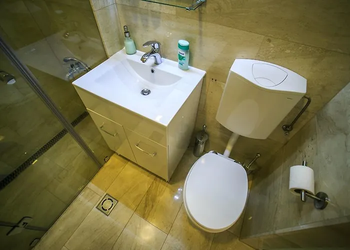 Apartament Downtown With Balcony & Optional Garage & Restaurant In The Building