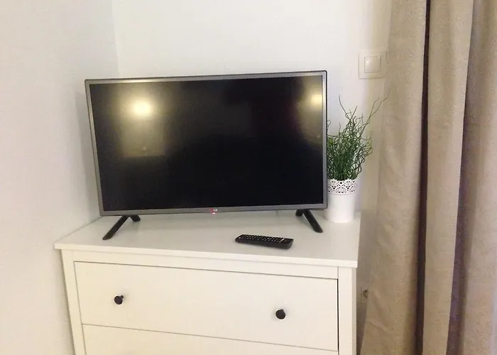 Downtown With Balcony & Optional Garage & Restaurant In The Building Apartament