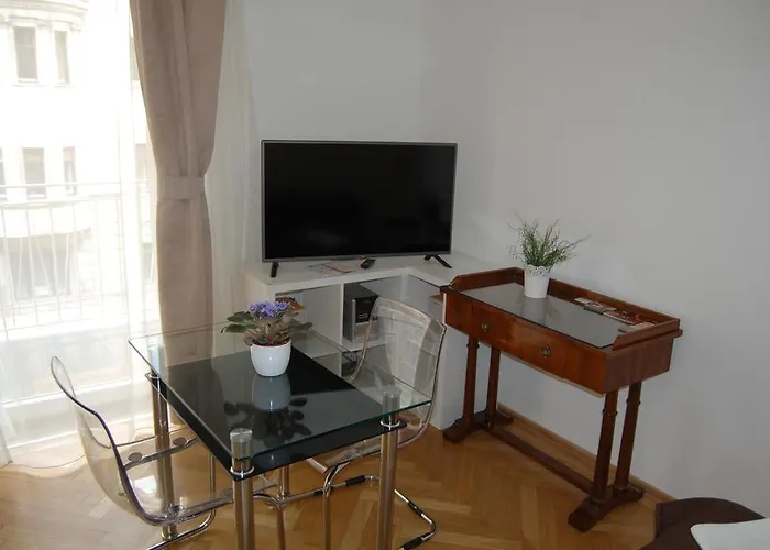 Downtown With Balcony & Optional Garage & Restaurant In The Building Apartament