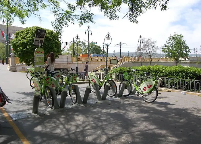 Downtown With Balcony & Optional Garage & Restaurant In The Building Apartament *