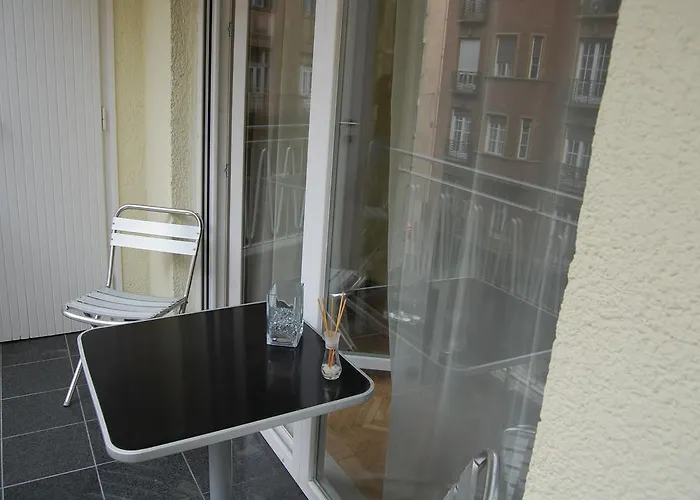 Apartment Downtown With Balcony & Optional Garage & Restaurant In The Building