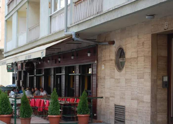 Downtown With Balcony & Optional Garage & Restaurant In The Building Apartment *