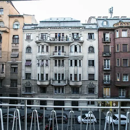 Downtown With Balcony & Optional Garage & Restaurant In The Building Lägenhet